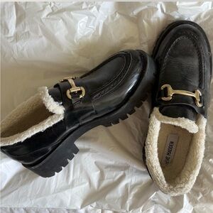 STEVE MADDEN leather fur-lined loafers
Size 7